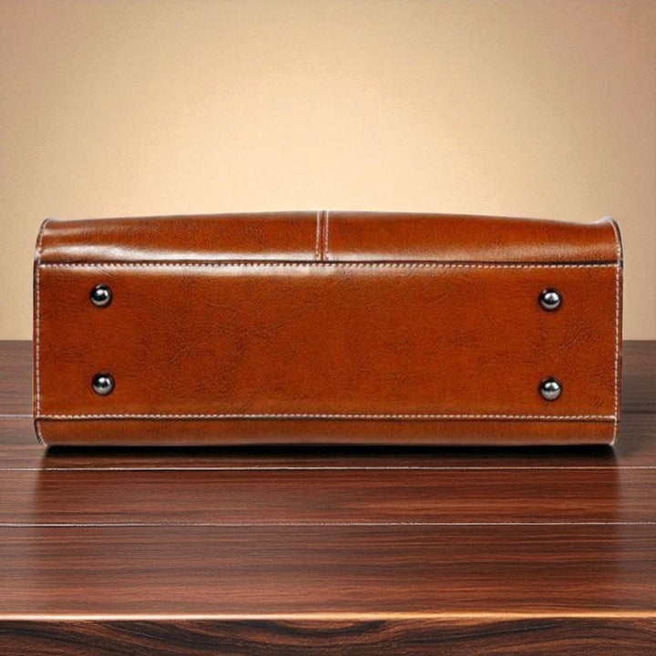 Elegant carrying case - classic and functional