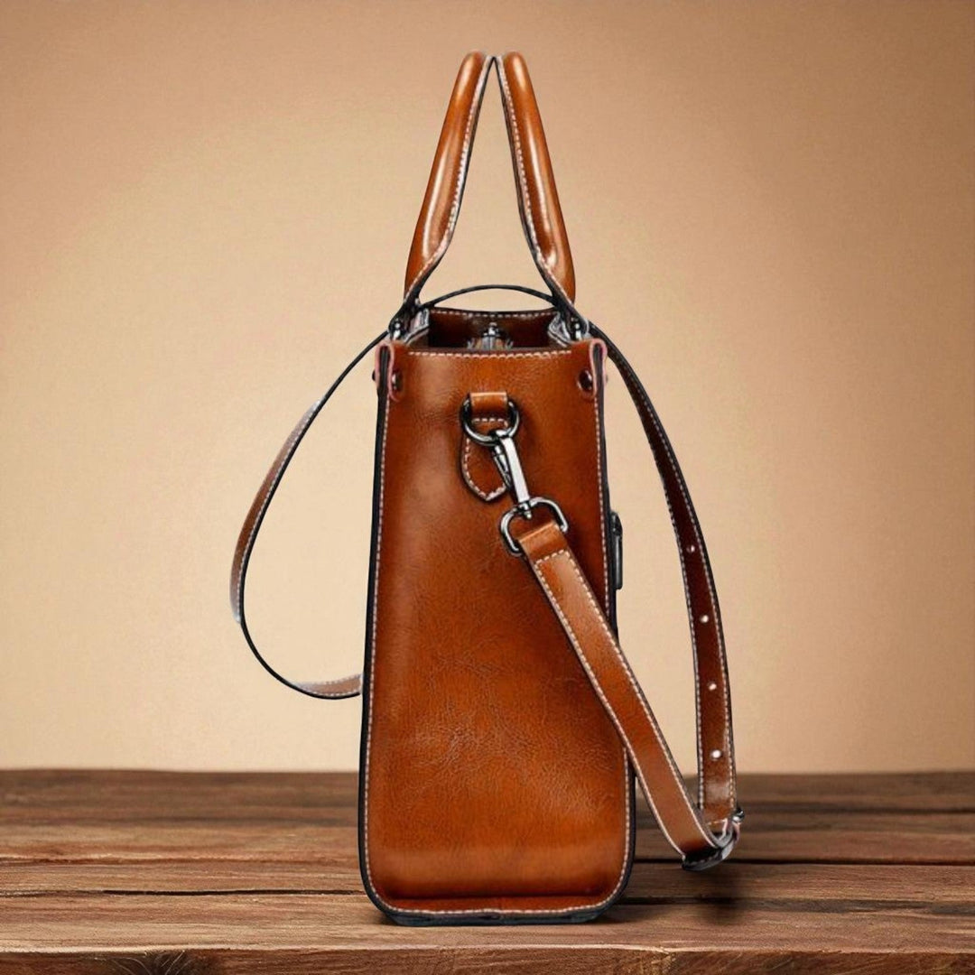 Elegant carrying case - classic and functional