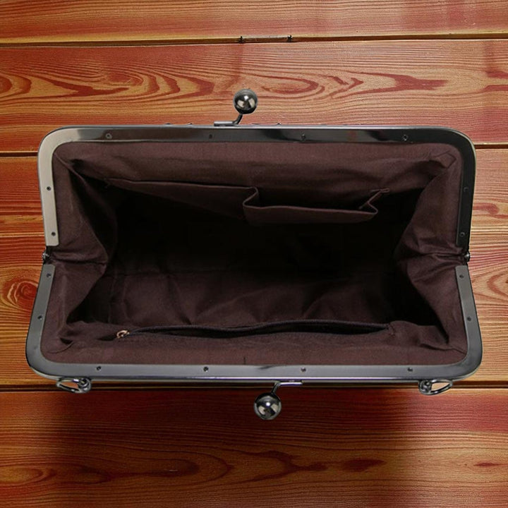 Vintage handbag with clasp closure