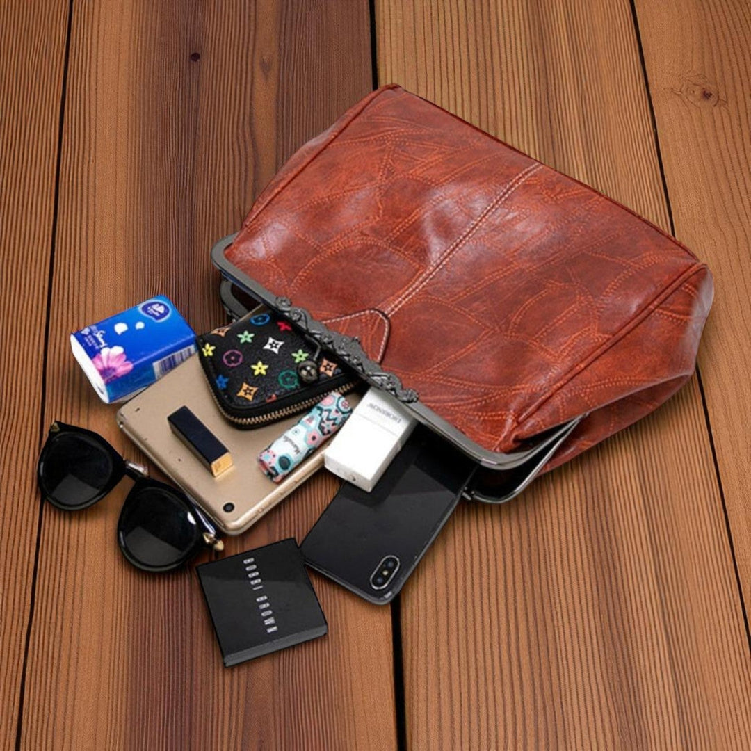 Vintage handbag with clasp closure