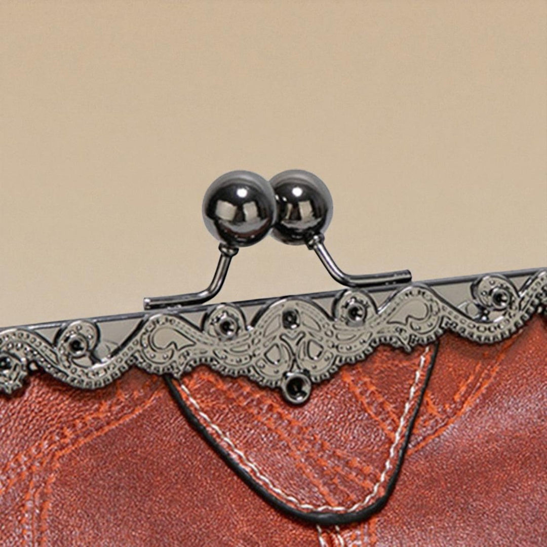 Vintage handbag with clasp closure