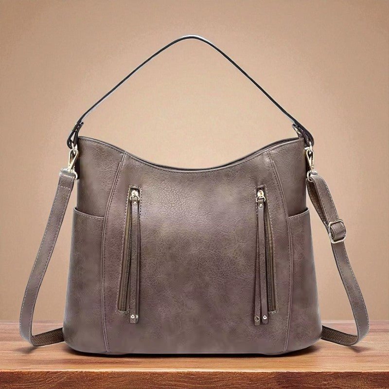 Georgia's timeless elegance | Vintage shoulder bag