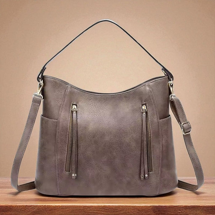 Georgia's timeless elegance | Vintage shoulder bag