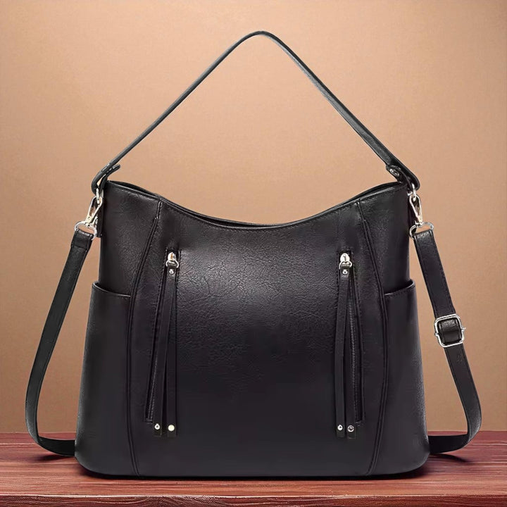 Georgia's timeless elegance | Vintage shoulder bag